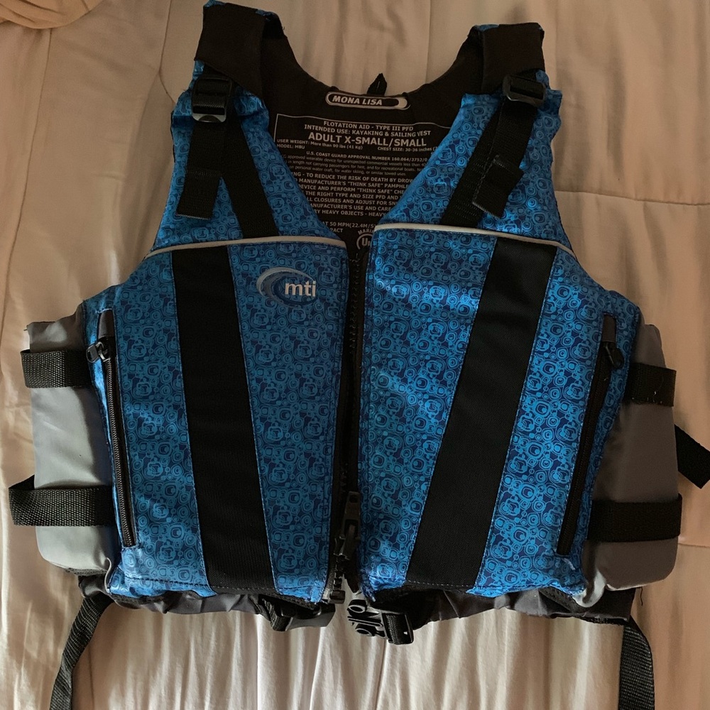 Adult x-small life vest